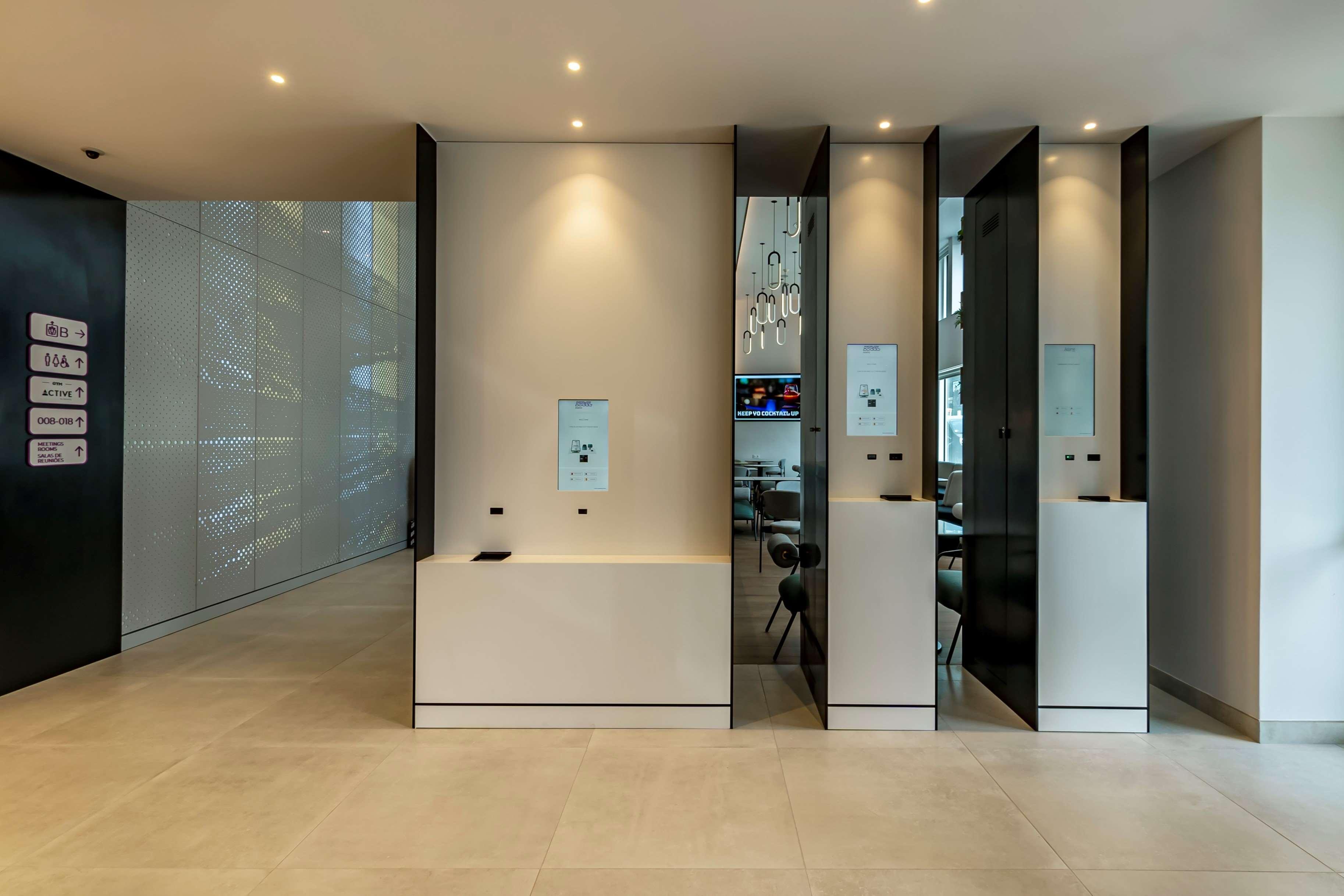 Yotel Porto Bagian luar foto