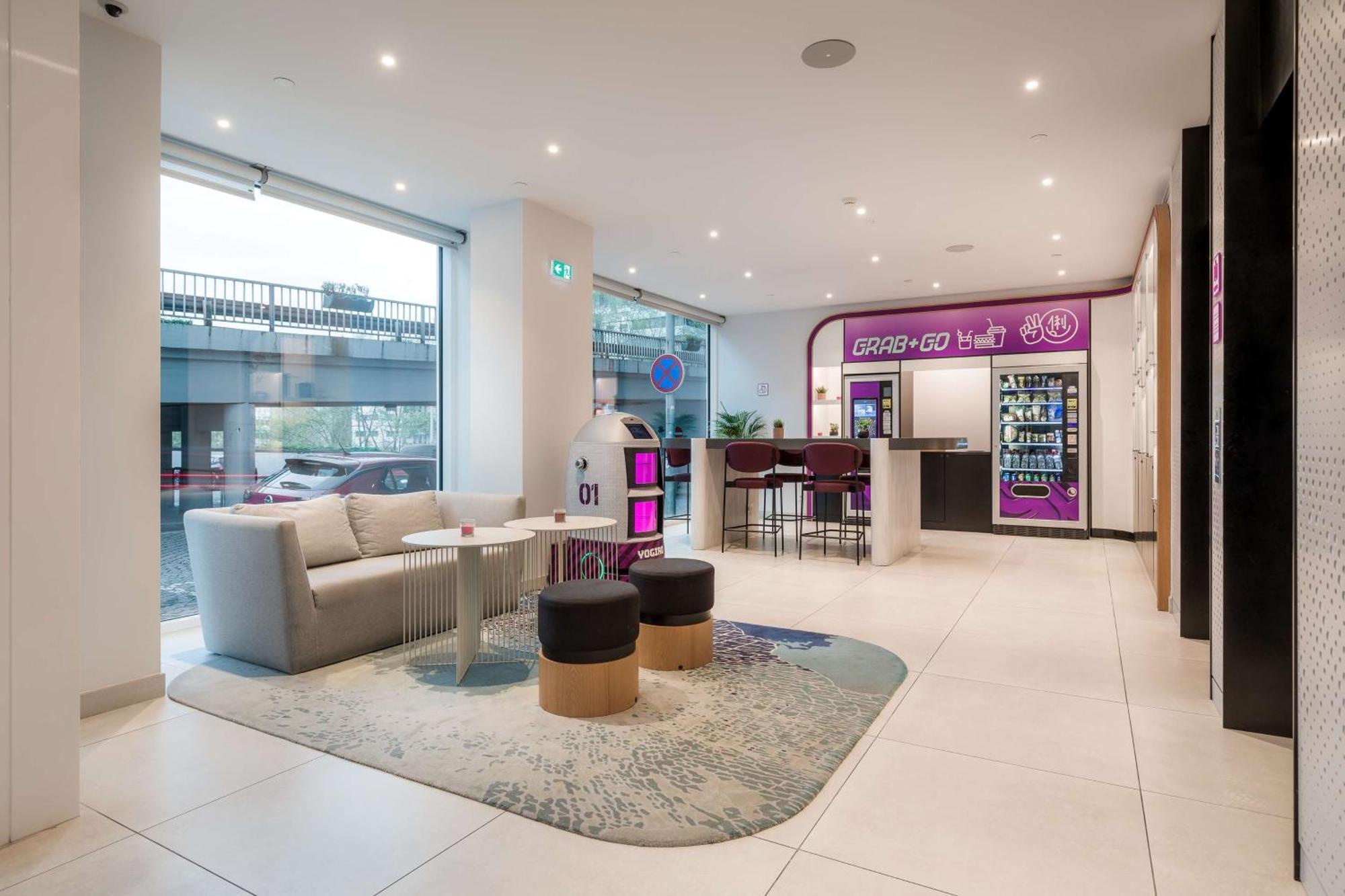 Yotel Porto Bagian luar foto